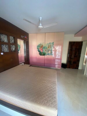 Bedroom in 4 BHK Apartment at Bandra West – for Rent