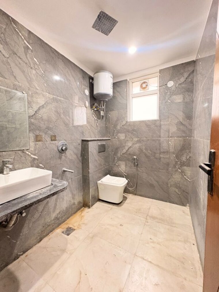 Bathroom, palm-residency-chhatarpur 3 Bedroom 1450 Sq.Ft. Builder Floor In Chattarpur Delhi 10778552