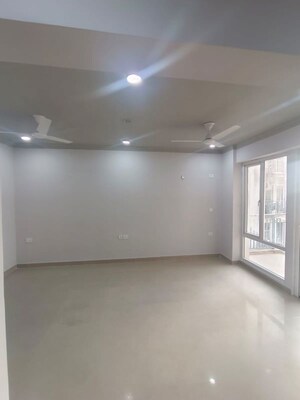 Room in 4 BHK Apartment at Antriksh Golf View - II, Sector 78 – for Sale