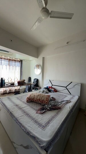 Bedroom in 3 BHK Apartment at Kheni Tower, Santacruz East – for Rent