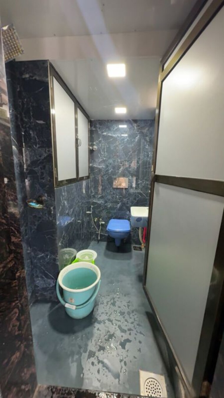 Bathroom, kheni-tower 3 Bedroom 1000 Sq.Ft. Apartment In Santacruz East Mumbai 10778611