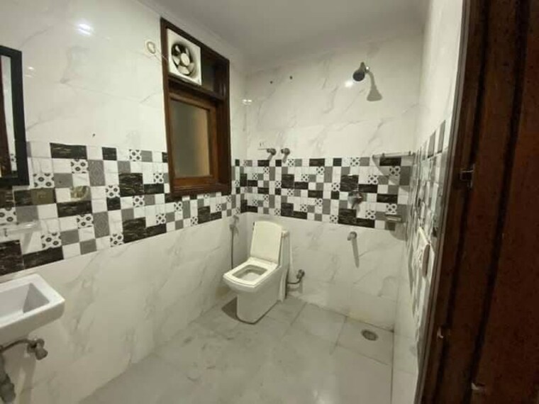 Bathroom, chattarpur 3 Bedroom 1200 Sq.Ft. Builder Floor In Chattarpur Delhi 10778625