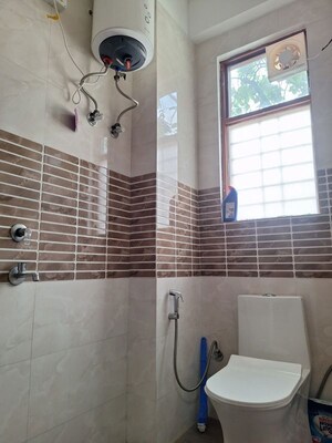 Bathroom in 1 RK Builder Floor at Dlf Phase iv – for Rent