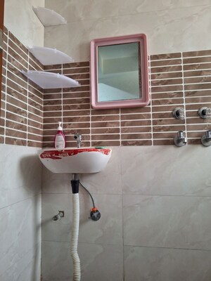 Bathroom in 1 RK Builder Floor at Dlf Phase iv – for Rent