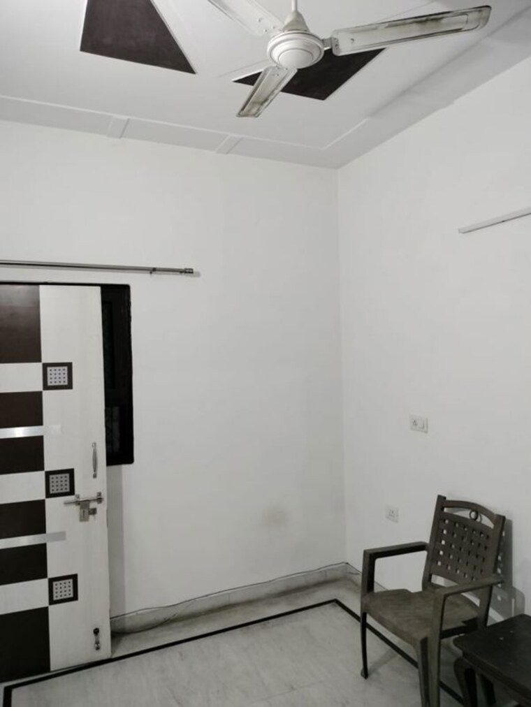 undefined, pitampura 2 Bedroom 100 Sq.Yd. Builder Floor In Pitampura Delhi 10778646