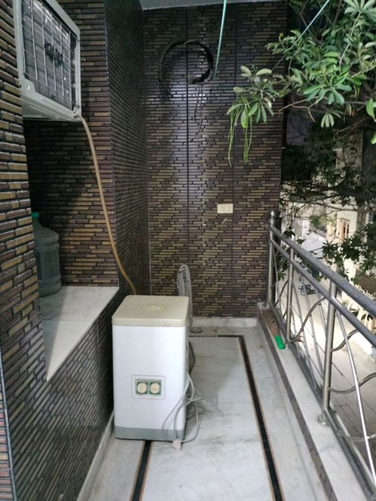 Balcony, pitampura 2 Bedroom 100 Sq.Yd. Builder Floor In Pitampura Delhi 10778668