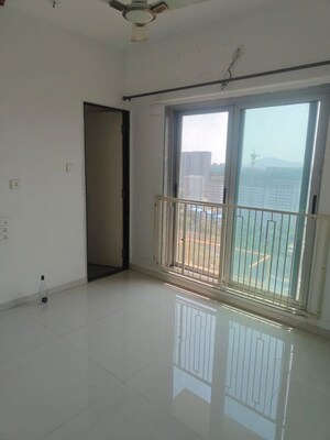 Room in 6 BHK Apartment at Mayfair The View, Vikhroli West – for Rent