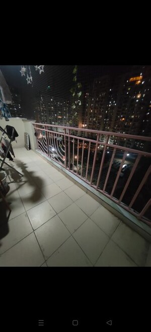 Balcony in 2.5 BHK Apartment at Mahagun Moderne, Sector 78 – for Rent