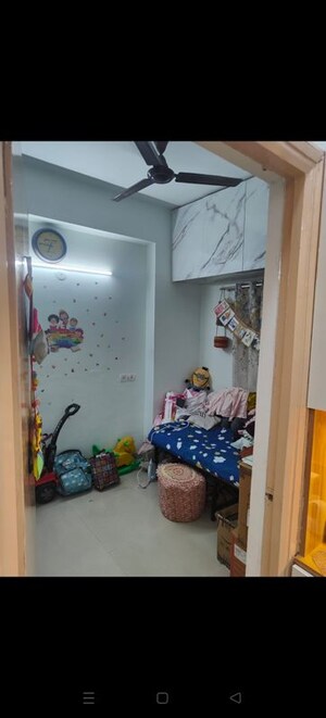 Furnished Amenities in 2.5 BHK Apartment at Mahagun Moderne, Sector 78 – for Rent