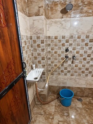 Bathroom in 6 BHK Independent House at Mahmoorganj – for Sale