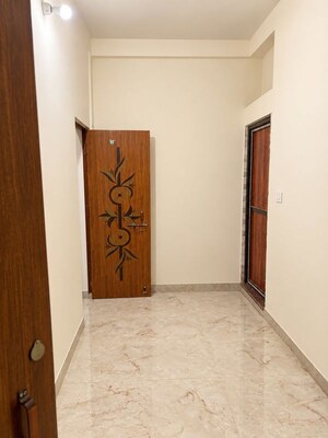 Room in 6 BHK Independent House at Mahmoorganj – for Sale