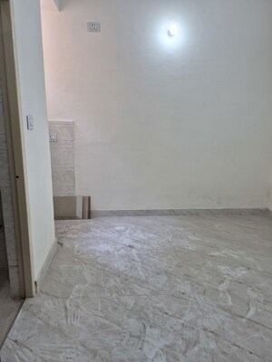 Room in 1.5 BHK Apartment at Mayur Vihar – for Rent