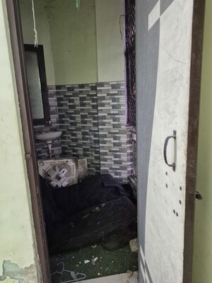 Washroom in 2.5 BHK Builder Floor at Mayur Vihar – for Sale