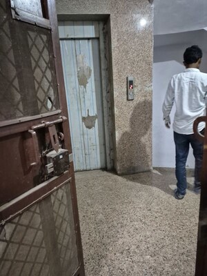 Lobby in 2.5 BHK Builder Floor at Mayur Vihar – for Sale