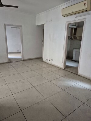 Room in 4 BHK Apartment at Mayur Vihar – for Sale