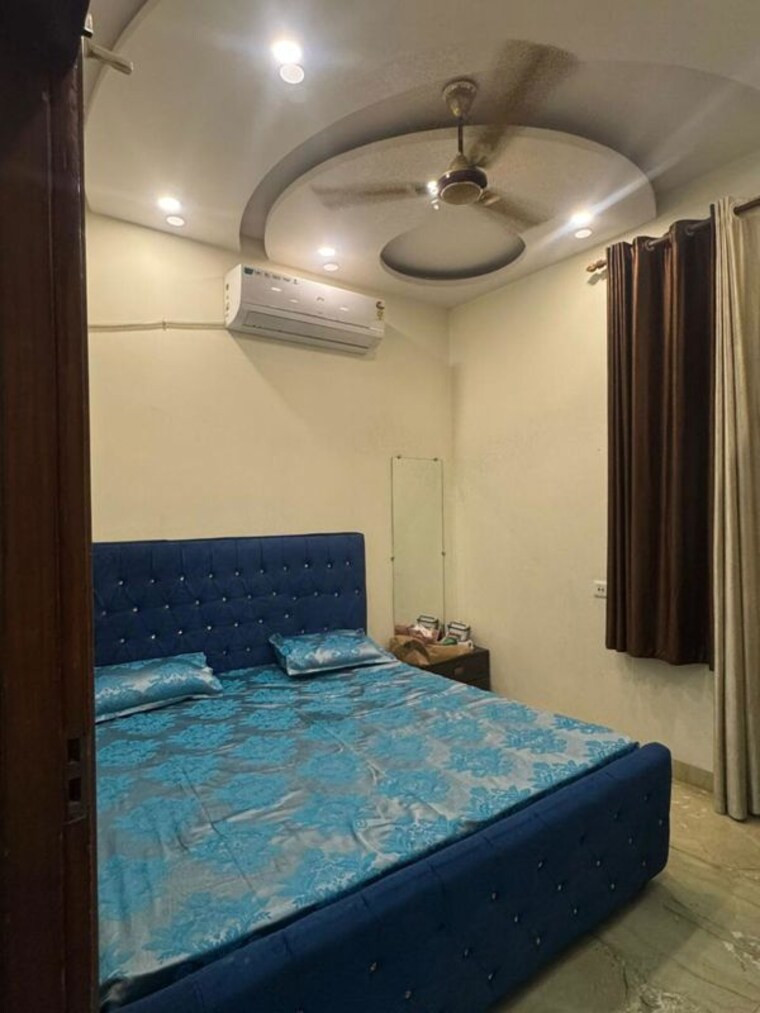 Bedroom, pitampura 4 Bedroom 300 Sq.Yd. Builder Floor In Pitampura Delhi 10779040