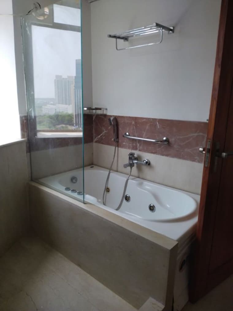 Bathroom, parsvnath-exotica 4 Bedroom 3400 Sq.Ft. Apartment In Sector 53 Gurgaon 10779092