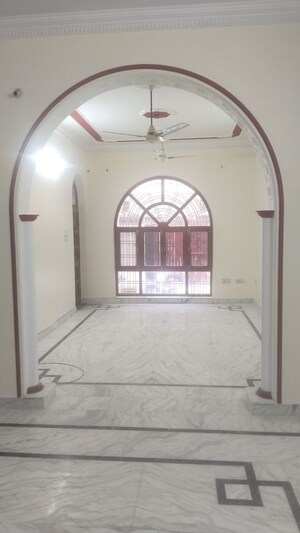 Room in 3 BHK Villa at Gomti Nagar – for Rent