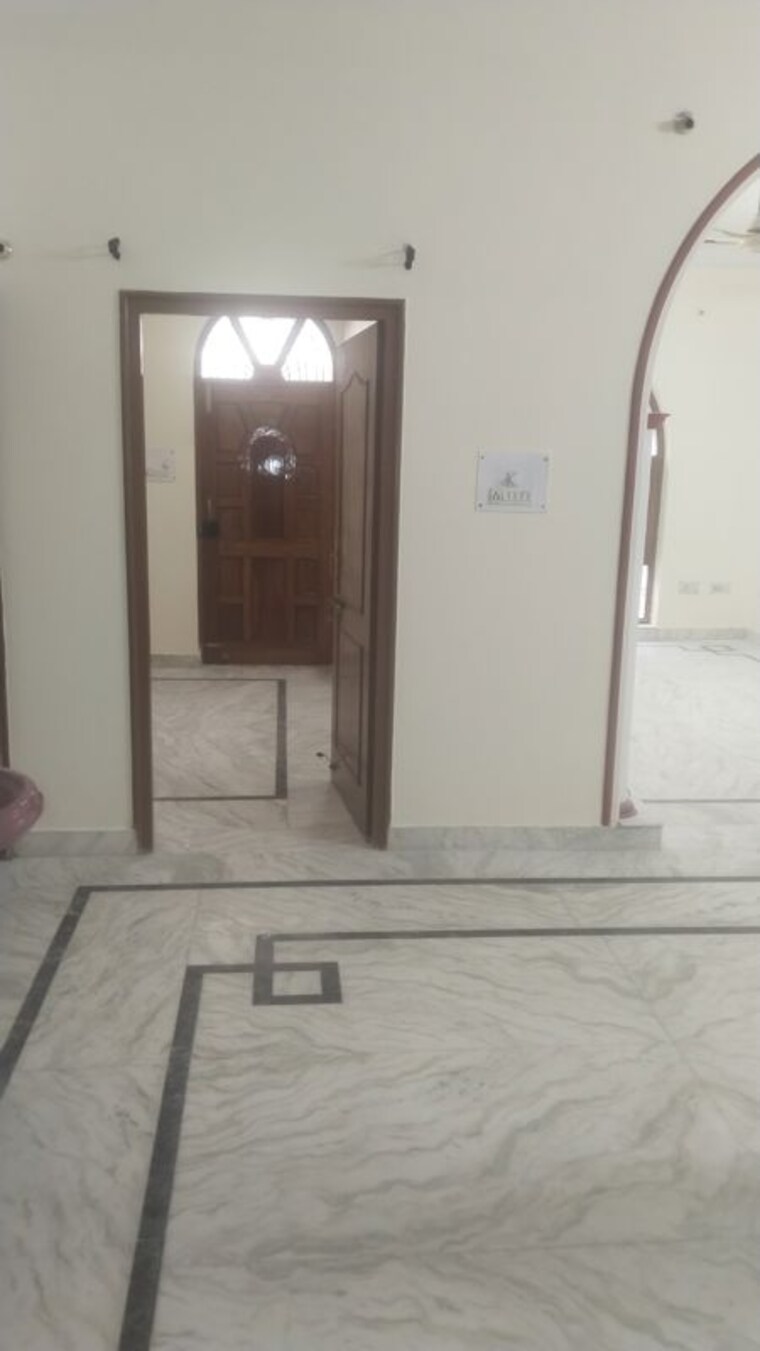 Room, gomti nagar 3 Bedroom 2100 Sq.Ft. Villa In Gomti Nagar Lucknow 10779111