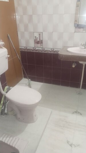Bathroom in 3 BHK Villa at Gomti Nagar – for Rent
