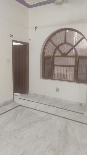 Room in 3 BHK Villa at Gomti Nagar – for Rent