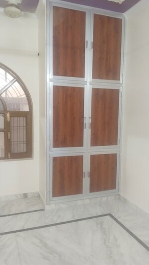 Room in 3 BHK Villa at Gomti Nagar – for Rent