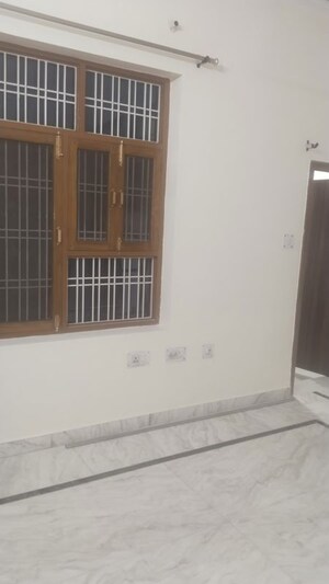 Room in 3 BHK Villa at Gomti Nagar – for Rent