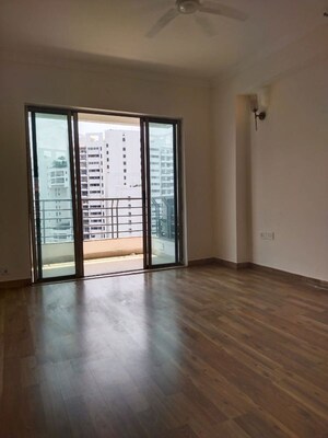 Room in 4 BHK Apartment at Parsvnath Exotica, Sector 53 – for Rent