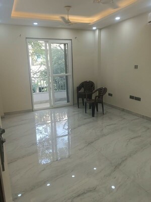 Room in 1.5 BHK Builder Floor at Chittaranjan Park – for Rent