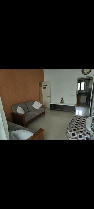 2 BHK Apartment For Rent in Aarinston Satyam Apartment, Navrangpura