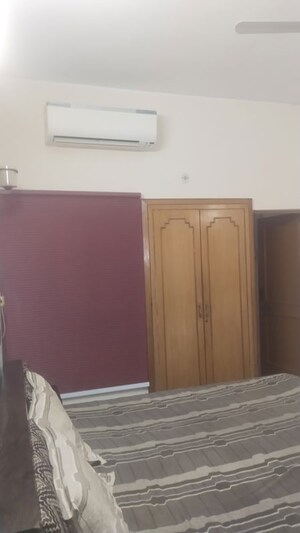 Room in 1 BHK Builder Floor at Gomti Nagar – for Rent