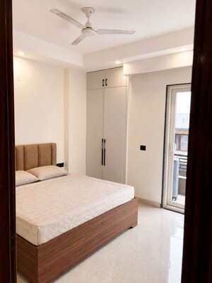 Room in 3 BHK Builder Floor at South City 1 – for Rent