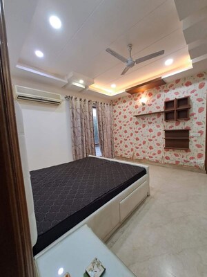 Bedroom in 3 BHK Builder Floor at South City 1 – for Rent