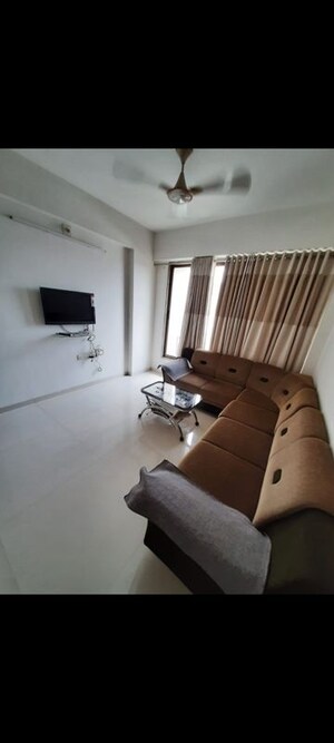 Team Area in 3 BHK Apartment at Shakti 140, Thaltej – for Rent