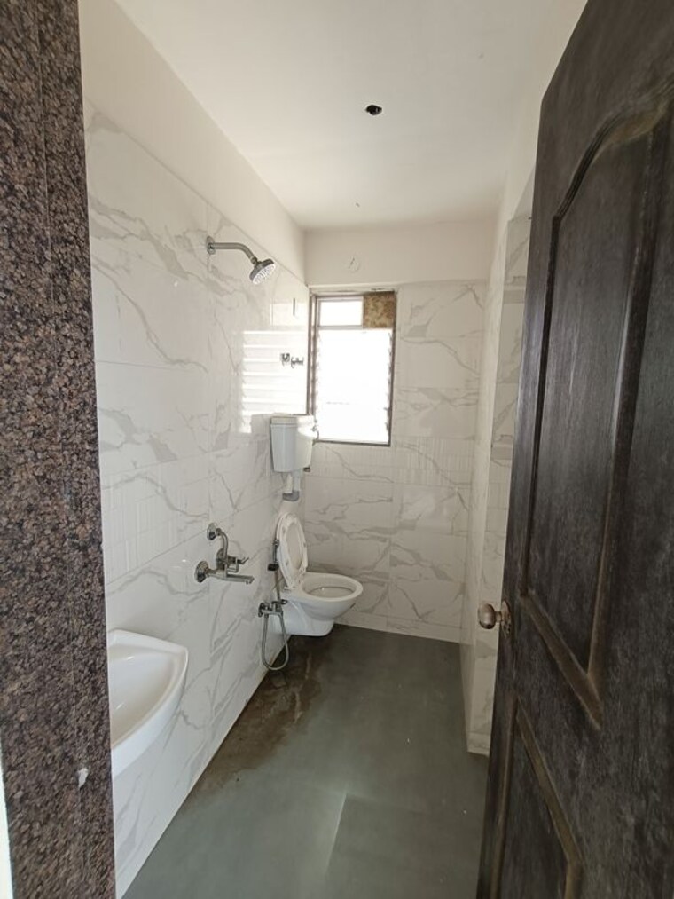 Bathroom, new-ocean-view 1 Bedroom 315 Sq.Ft. Apartment In Andheri West Mumbai 10779334