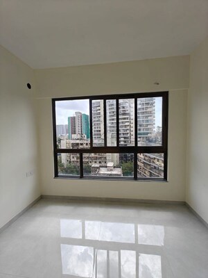 Room in 3 BHK Apartment at Siddha Sky, Sion – for Rent