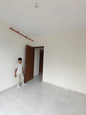 Room in 3 BHK Apartment at Siddha Sky, Sion – for Rent