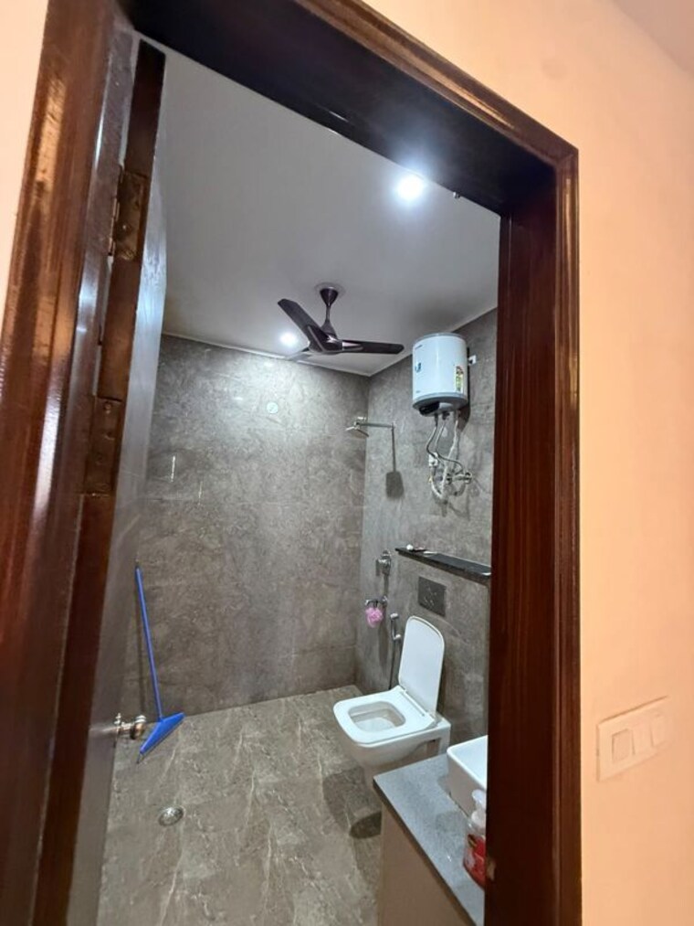 Bathroom, sector 42 1 Bedroom 695 Sq.Ft. Builder Floor In Sector 42 Gurgaon 10779410