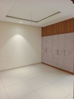 Room in 3 BHK Apartment at Moghalrajpuram – for Sale