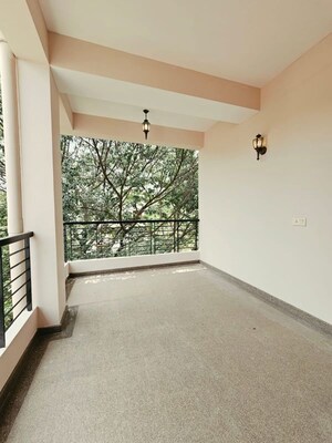 Room in 3 BHK Apartment at Indiranagar – for Rent
