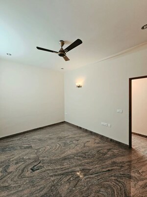 Room in 3 BHK Apartment at Indiranagar – for Rent