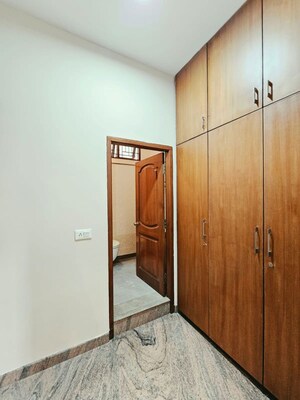 Furnished Amenities in 3 BHK Apartment at Indiranagar – for Rent