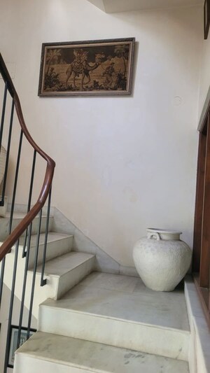 Furnished Amenities in 3 BHK Builder Floor at Pamposh Enclave – for Rent