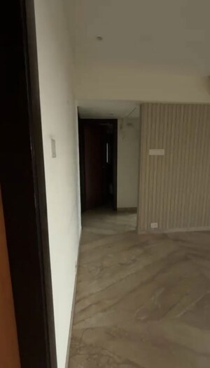 Room in 3 BHK Apartment at Pali Hill – for Rent