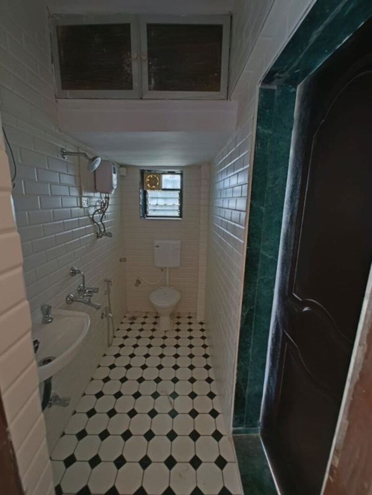 Bathroom, bandra west 3 Bedroom 1650 Sq.Ft. Apartment In Bandra West Mumbai 10779469