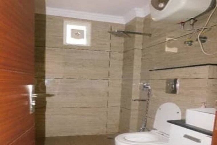 Bathroom, greater kailash ii 3 Bedroom 2050 Sq.Ft. Builder Floor In Greater Kailash ii Delhi 10779482