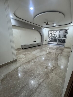 Room in 4 BHK Builder Floor at Shanti Kunj – for Rent