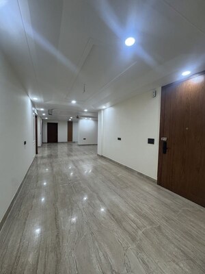 Room in 4 BHK Builder Floor at Shanti Kunj – for Rent