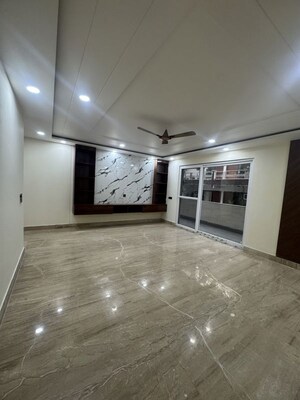 Room in 4 BHK Builder Floor at Shanti Kunj – for Rent