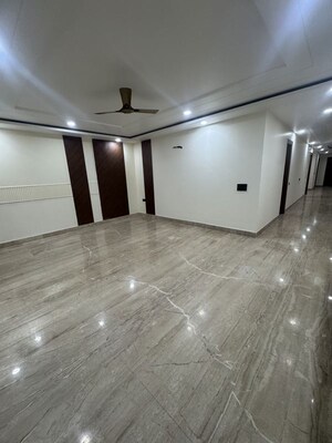 Room in 4 BHK Builder Floor at Shanti Kunj – for Rent